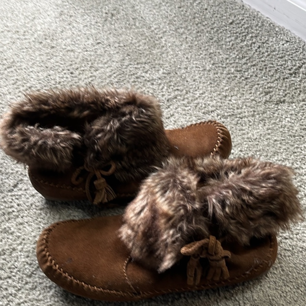 Fur trim moccasins